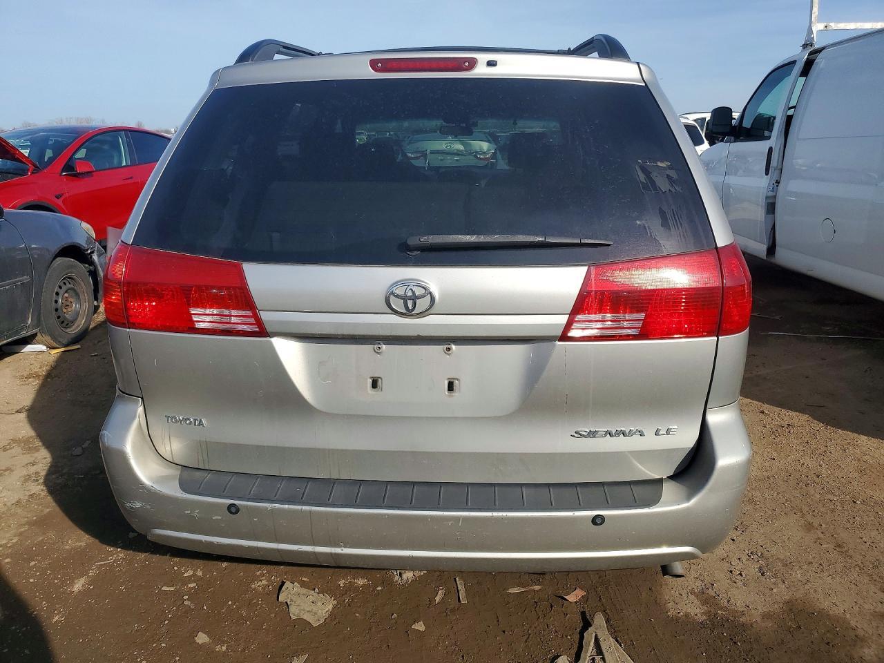 2004 Toyota Sienna le 8 Passenger