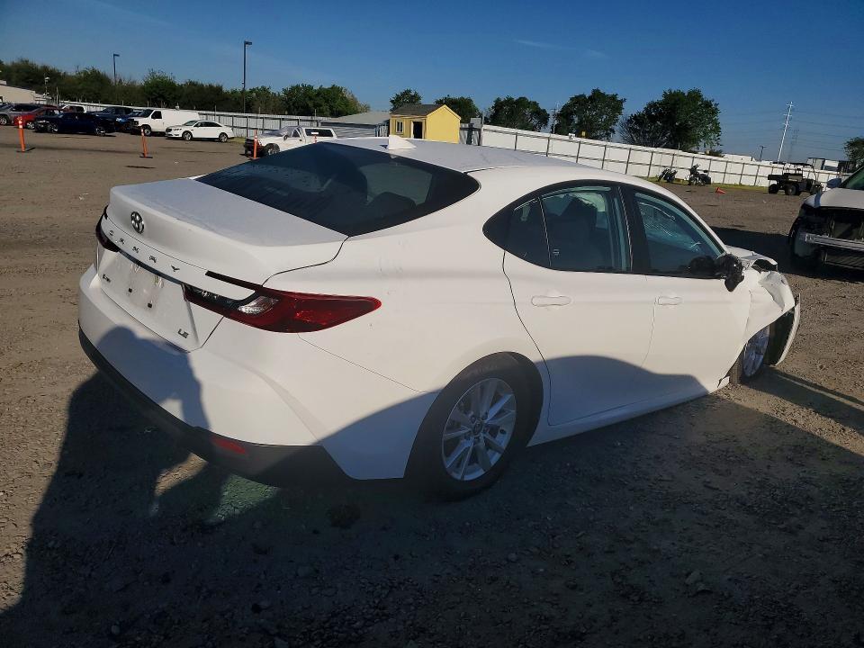 2025 Toyota Camry le