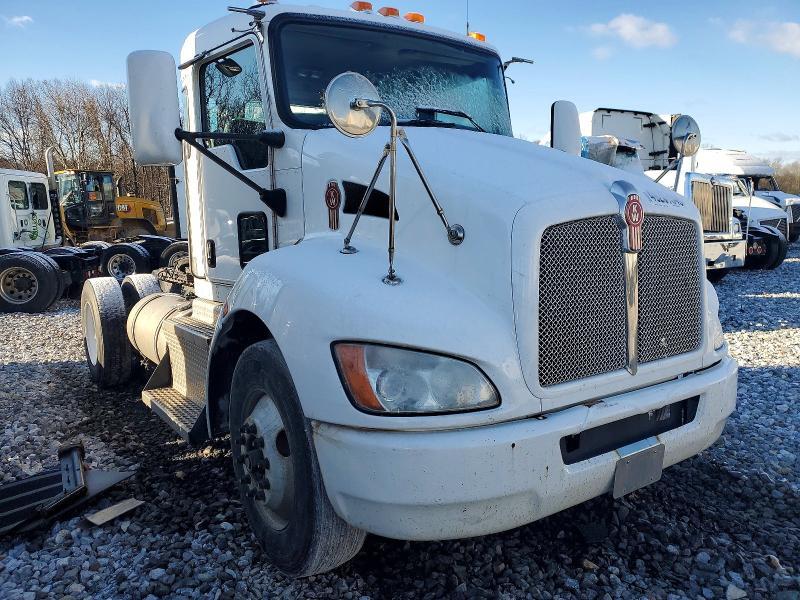 2016 Kenworth T370 Semi Truck