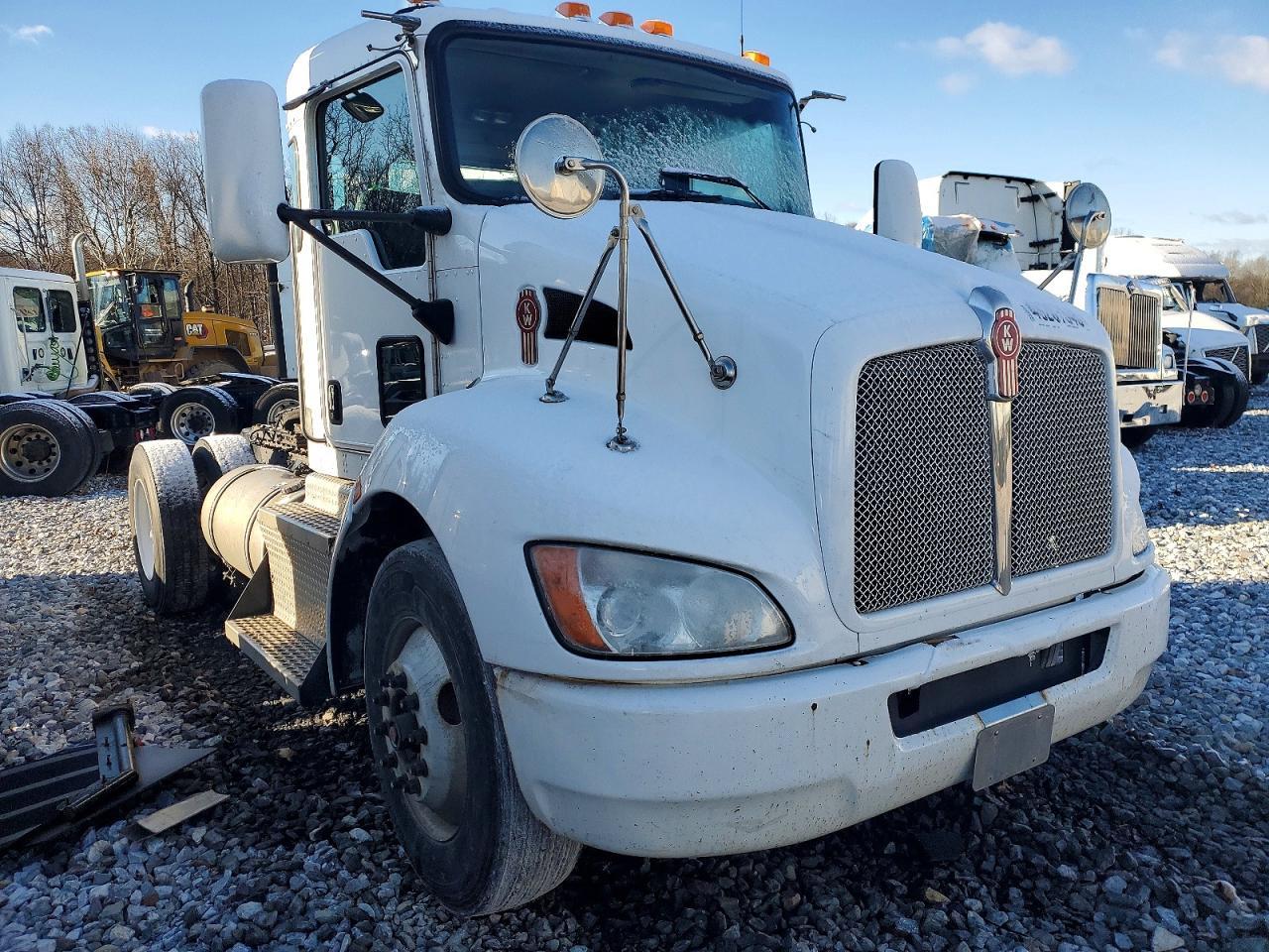 2016 Kenworth T370 Semi Truck