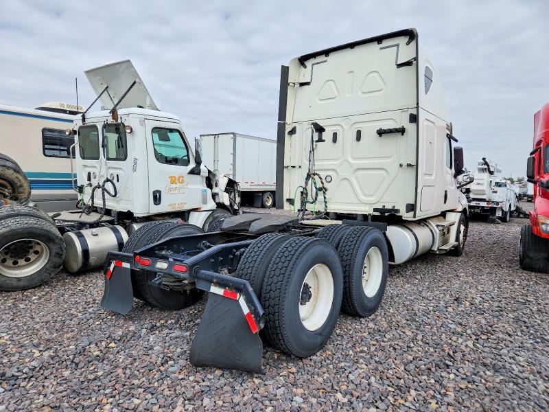 2020 Freightliner Cascadia 126 Semi Truck