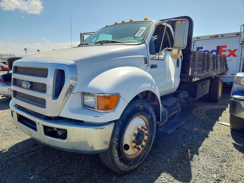 2013 Ford F750 Super Duty Flatbed Truck