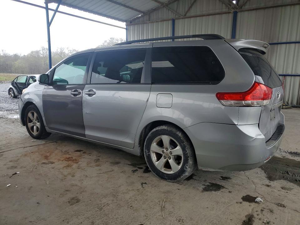 2012 Toyota Sienna le 8-passenger