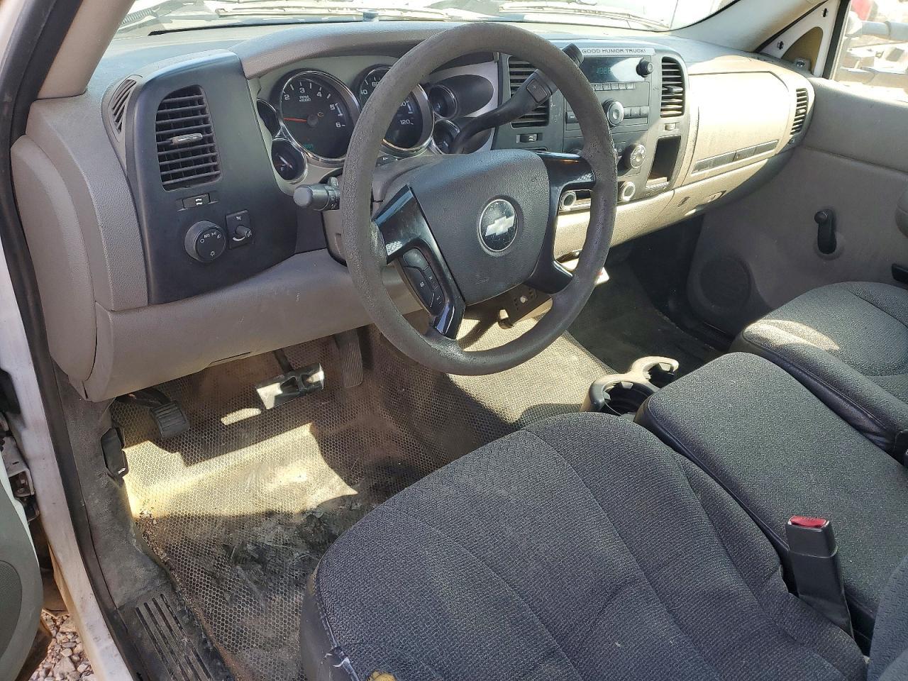 2007 Chev Rolet Silverado Flatbed Truck