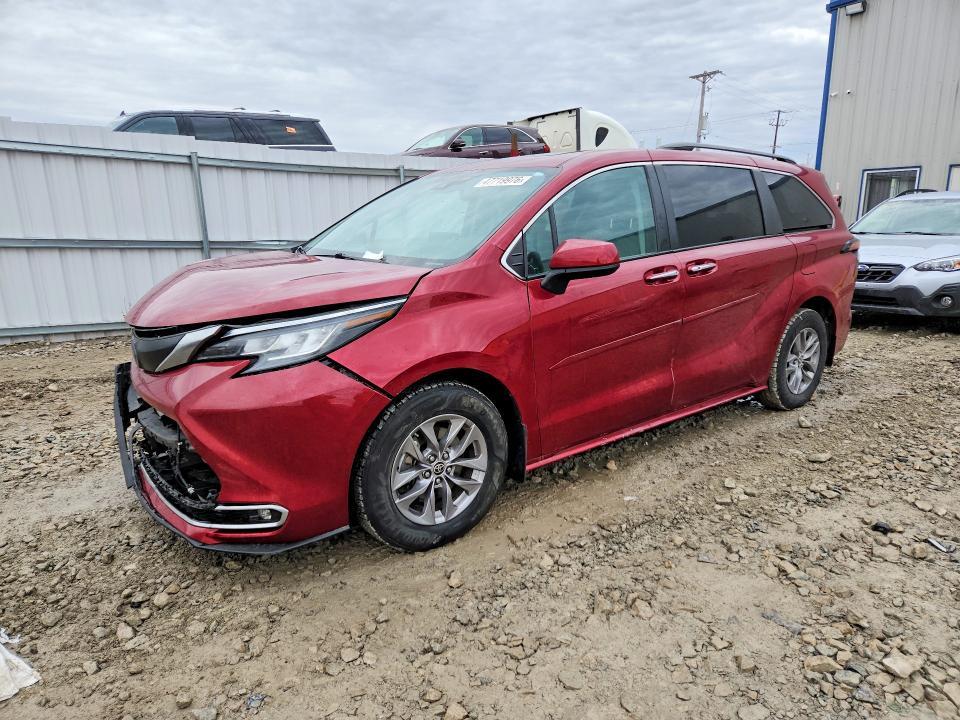 2022 Toyota Sienna xle 7-passenger