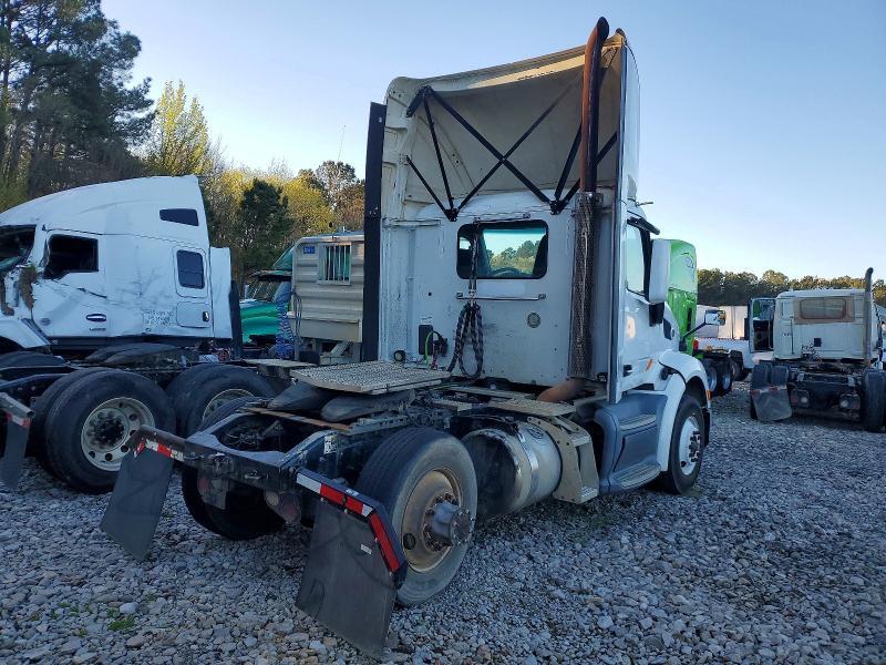 2017 Peterbilt 579 Semi Truck