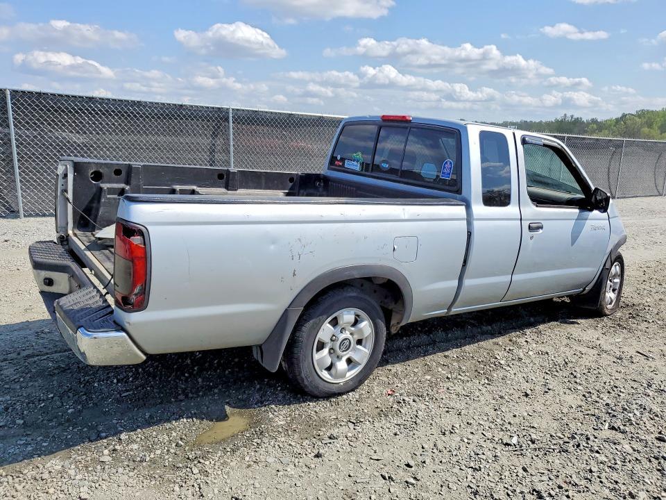 2000 Nissan Frontier XE