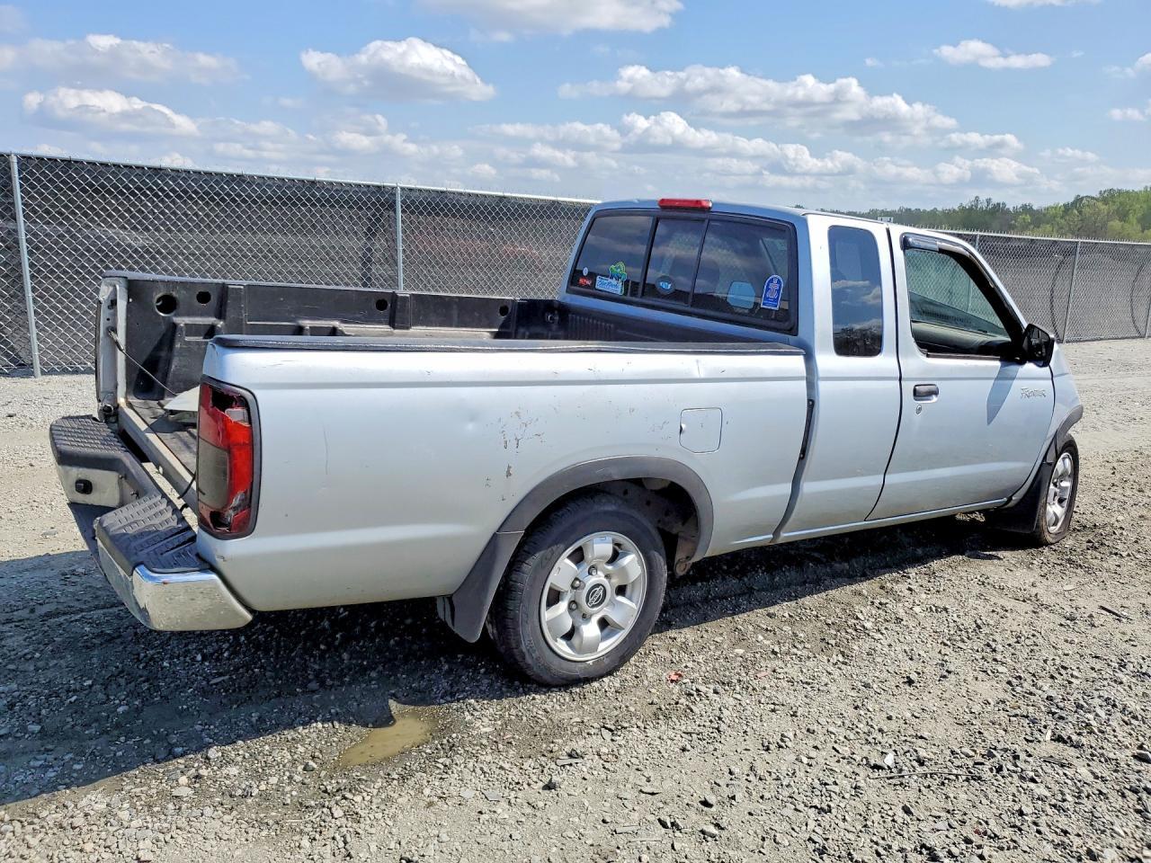 2000 Nissan Frontier XE