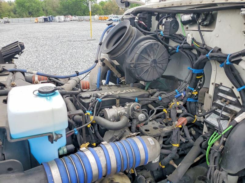 2019 Peterbilt 337 BOX Truck