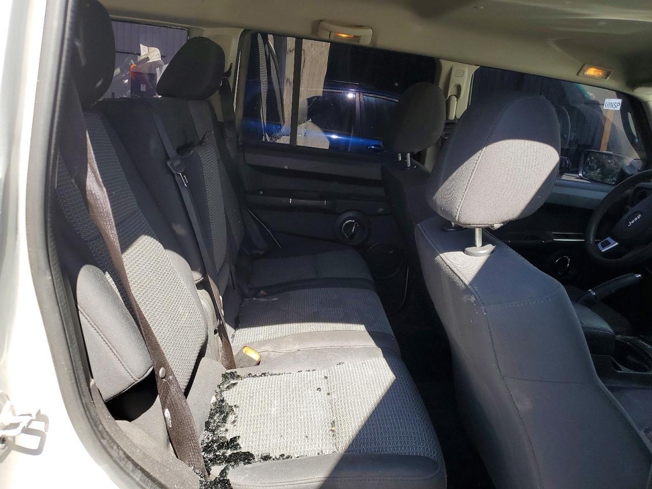 2010 Jeep Commander Sport