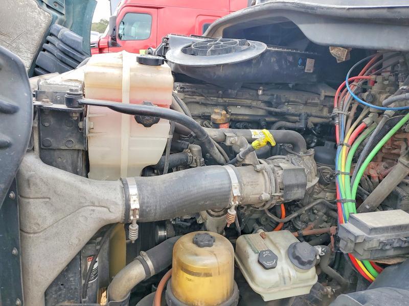 2018 Freigliner 2018 Freightliner Cascadia 113 Semi Truck