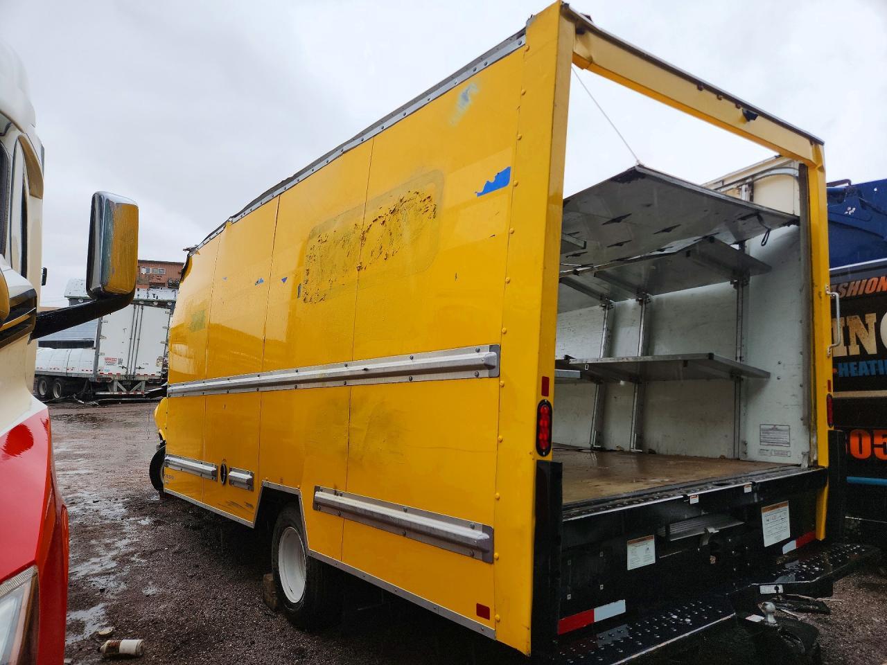 2023 GMC Savana BOX Truck