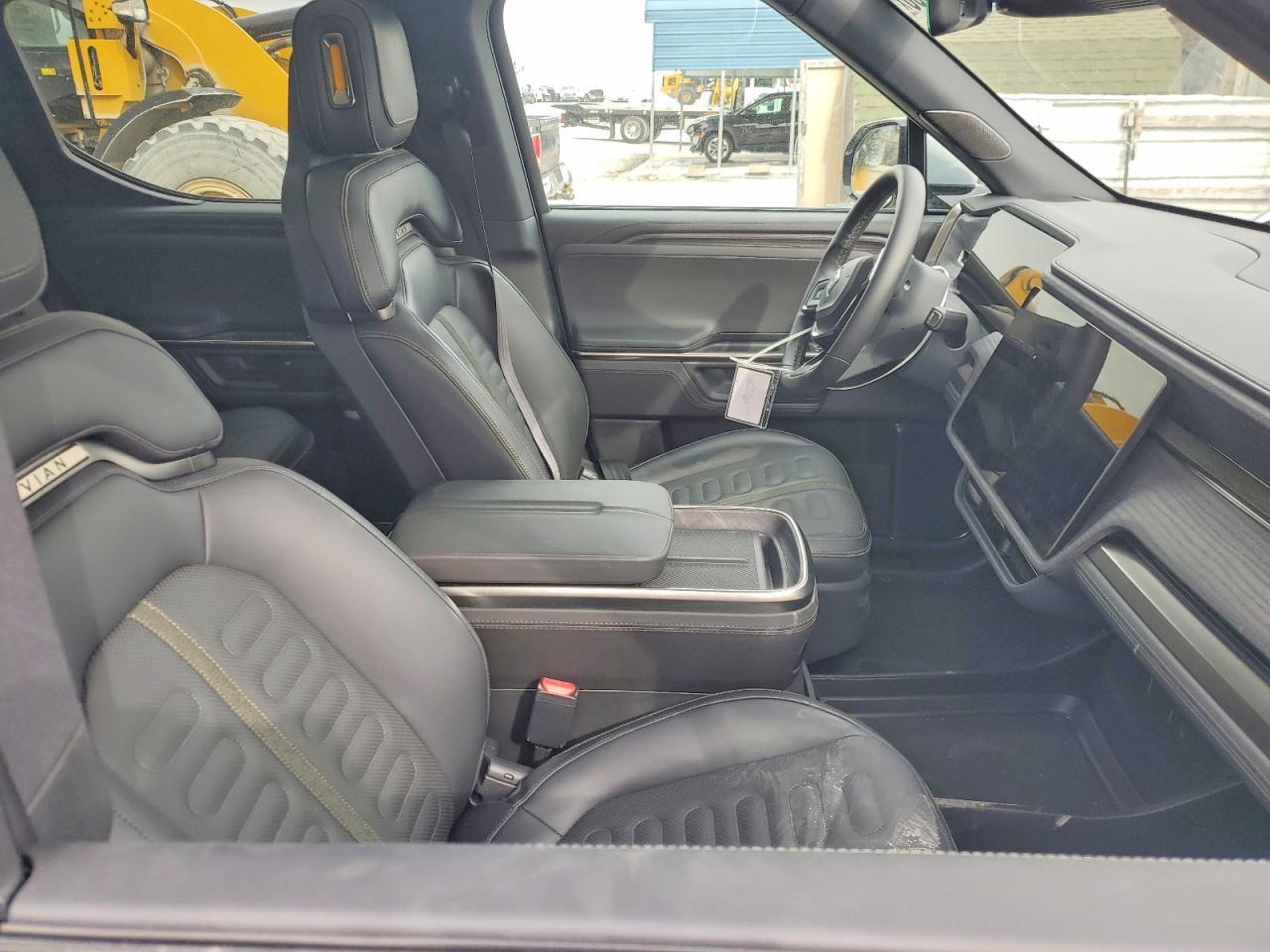 2025 Rivian R1T Adventure