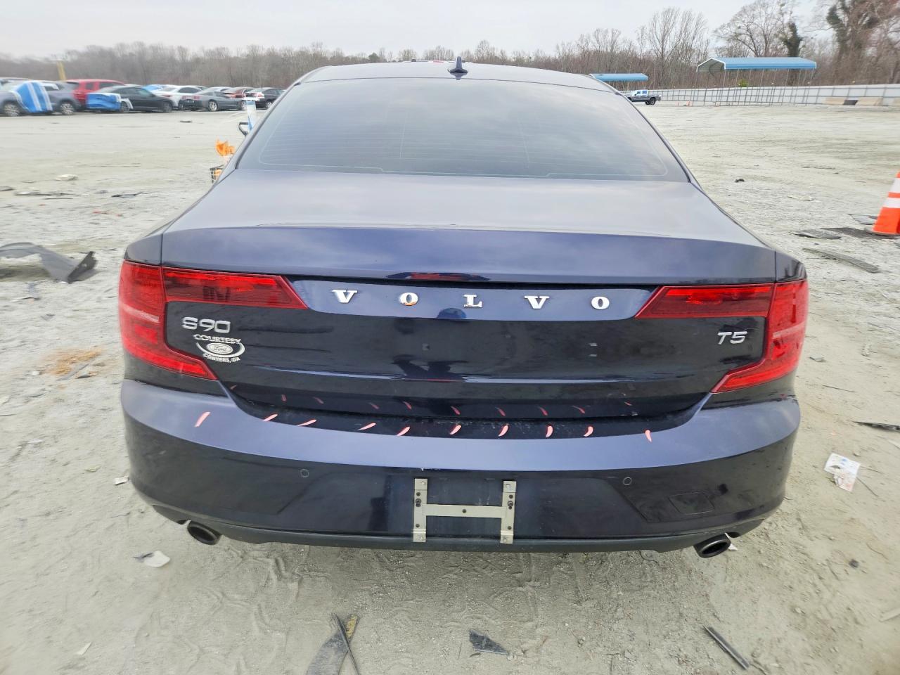 2017 Volvo S90 T5 Momentum