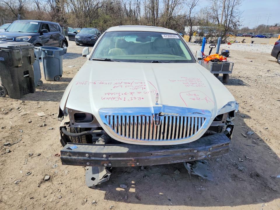 2005 Lincoln Town car Signature Limited