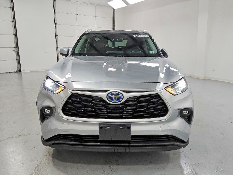 2022 Toyota Highlander Hybrid xle