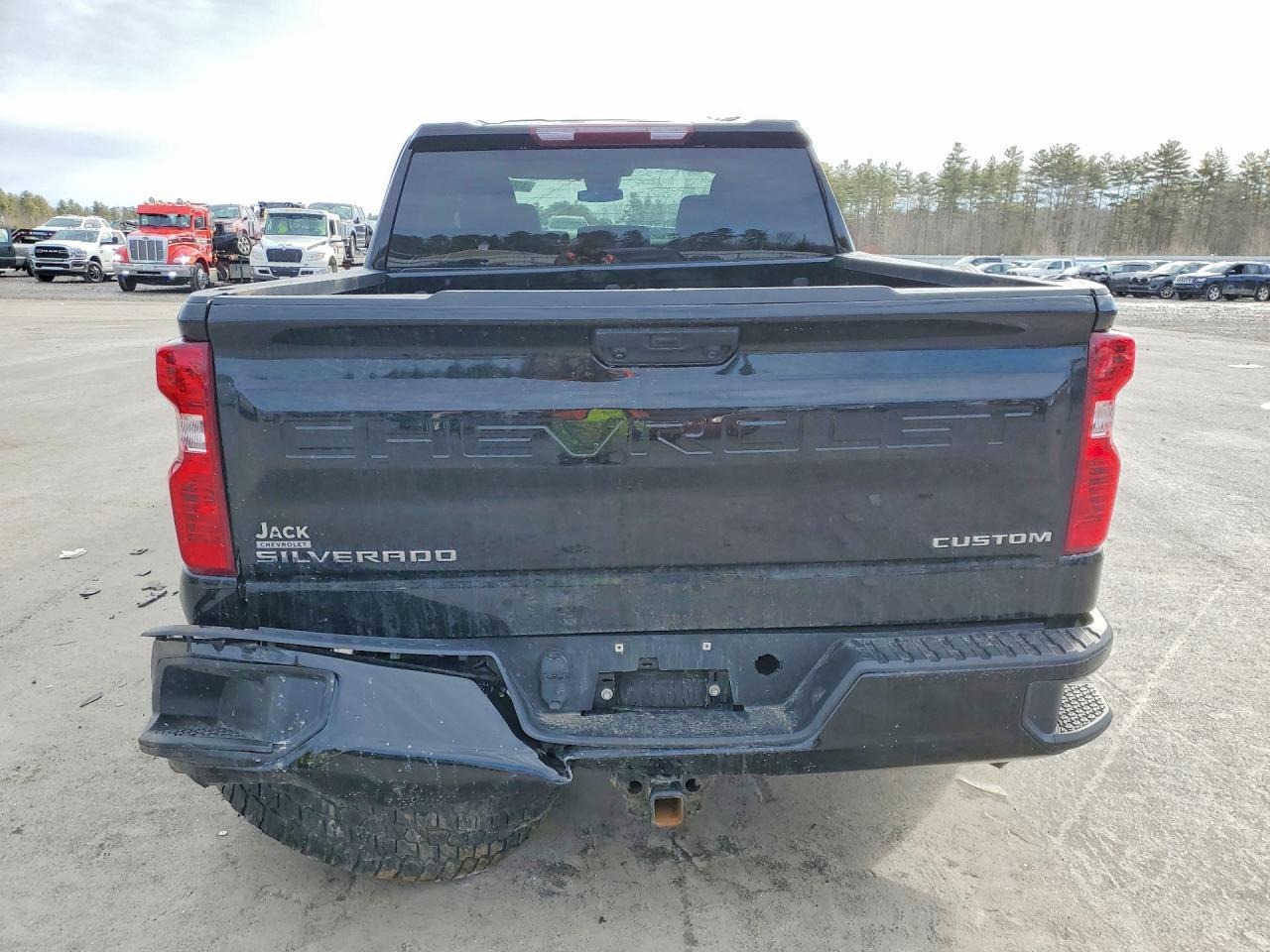 2022 Chevrolet Silverado K1500 Custom