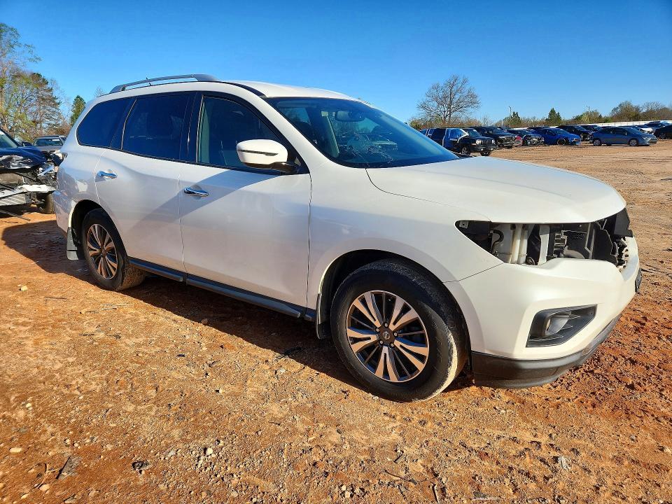 2017 Nissan Pathfinder sv
