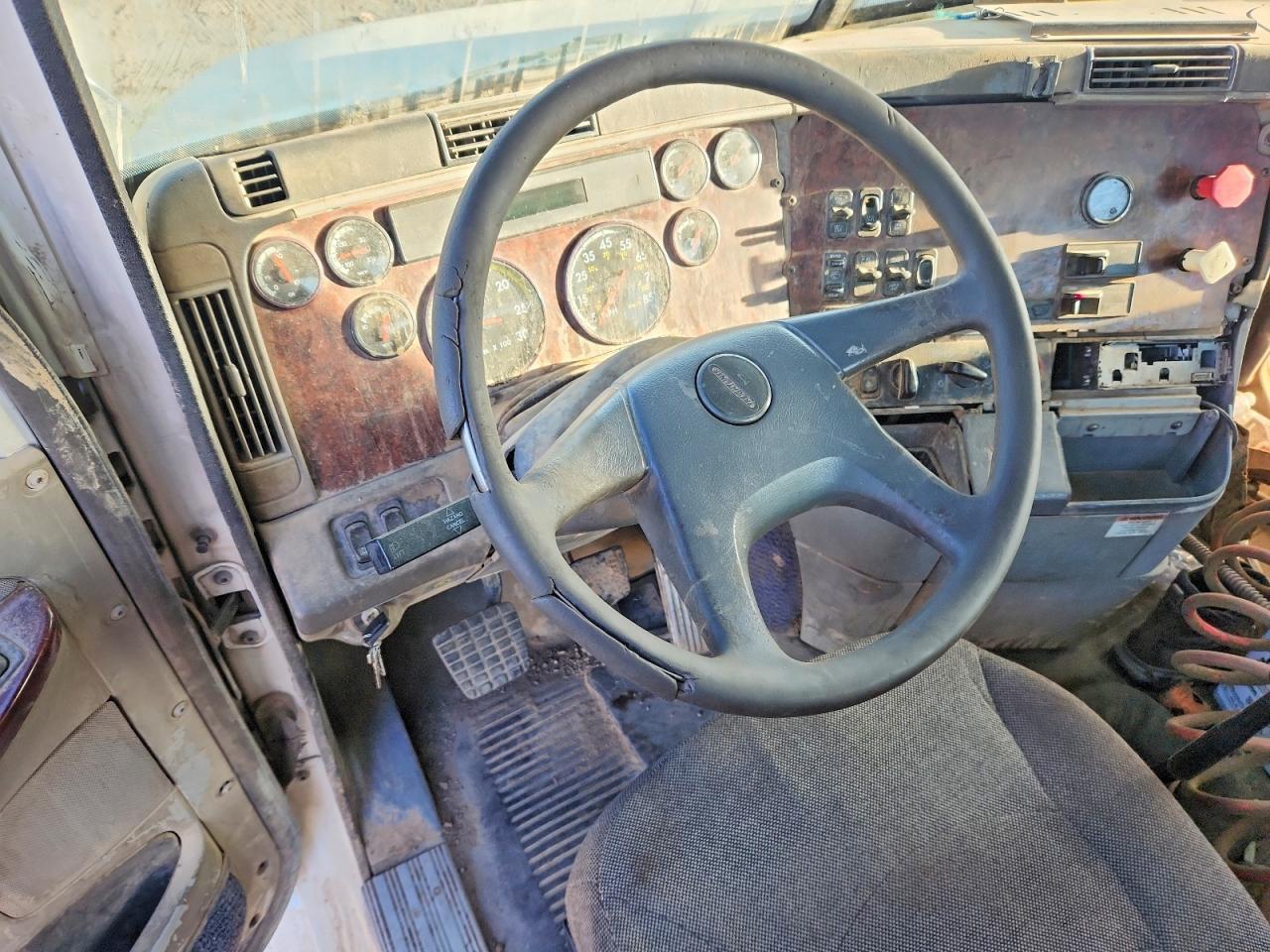 2001 Freightliner CST120 Semi Truck