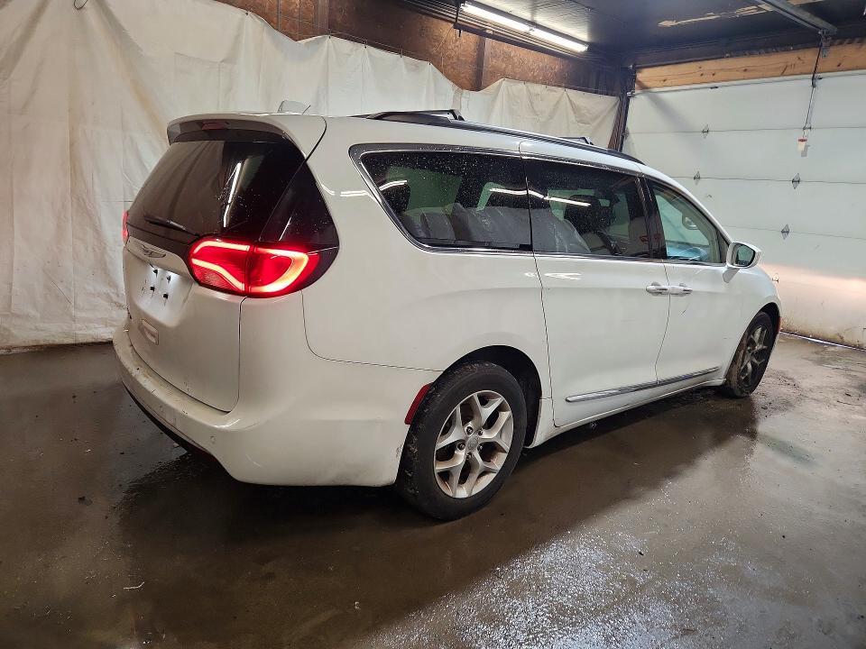 2017 Chrysler Pacifica Touring l