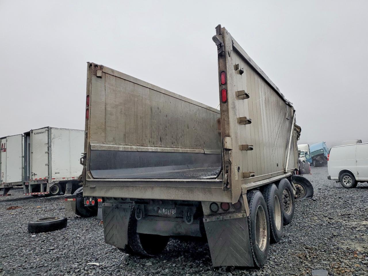 2009 Peterbilt 367 Dump Truck