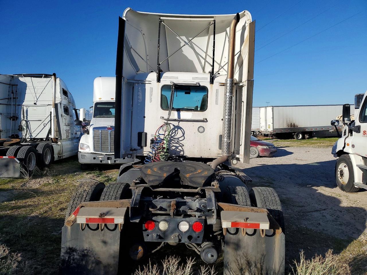 2017 Kenworth T680 Semi Truck