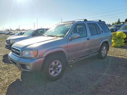 Salvage cars for sale from Copart Eugene, OR: 2001 Nissan Pathfinder se