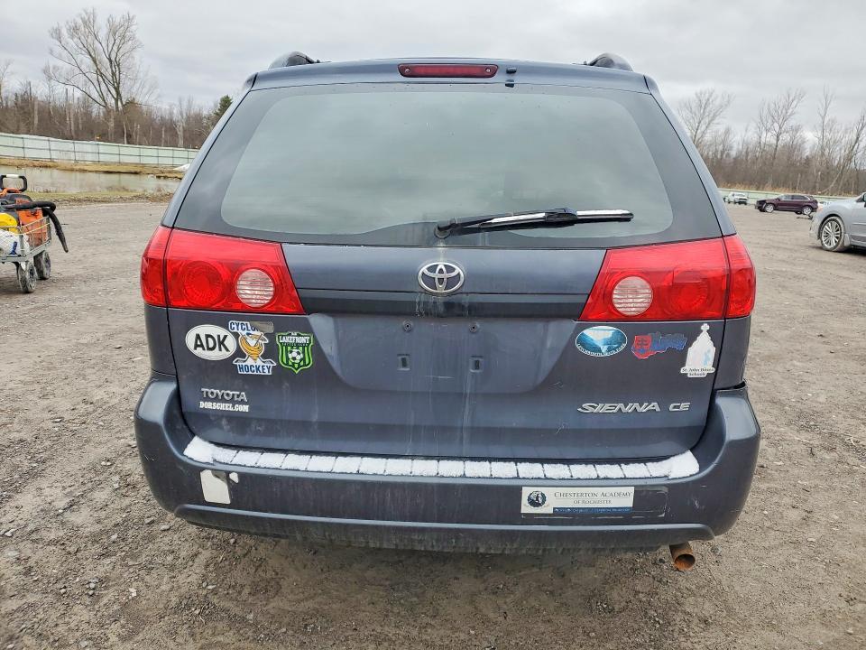 2010 Toyota Sienna ce 7-passenger