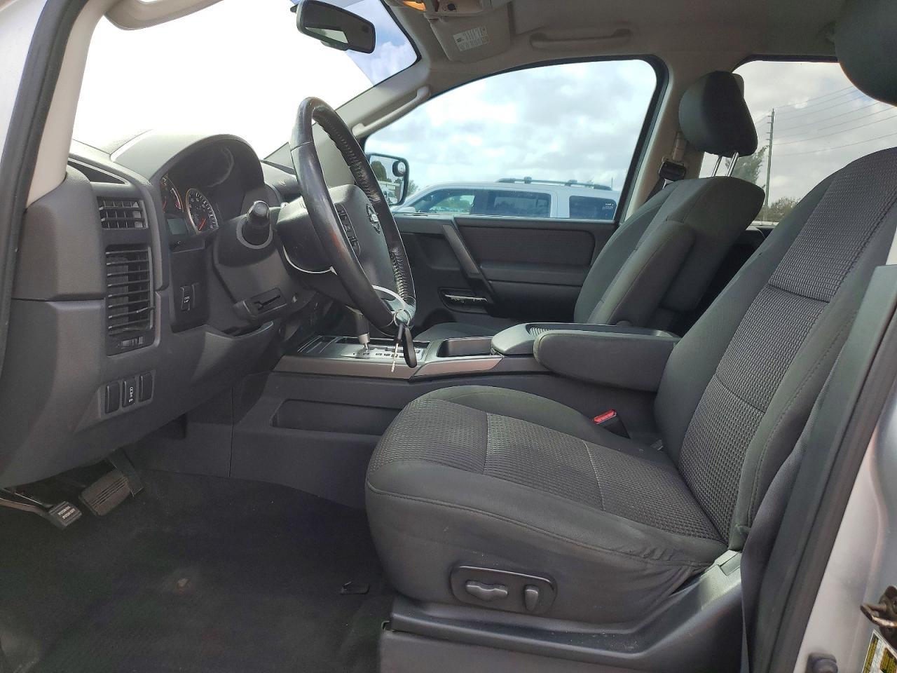 2010 Nissan Titan SE