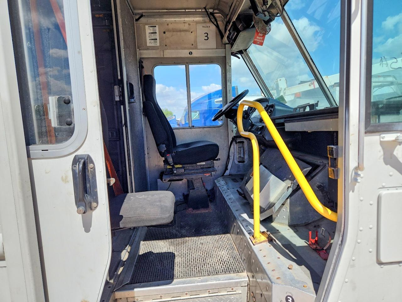 2013 Ford F59 Delivery Truck