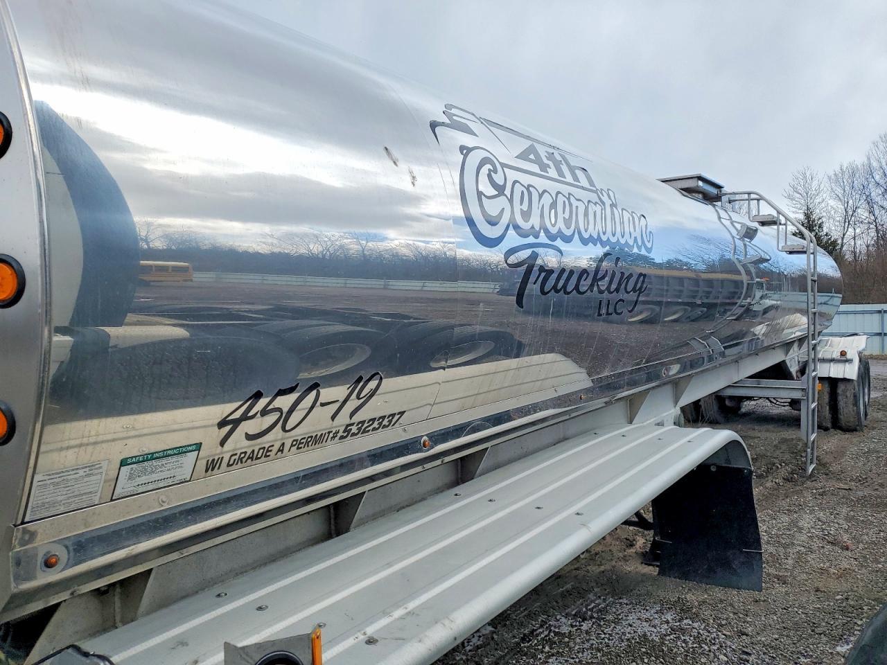 2008 Walker Tank Trailer