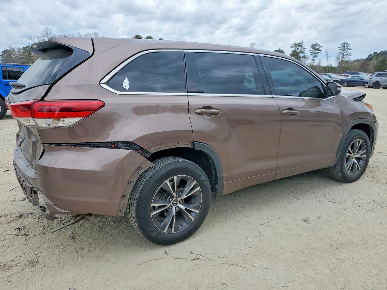 2018 Toyota Highlander le