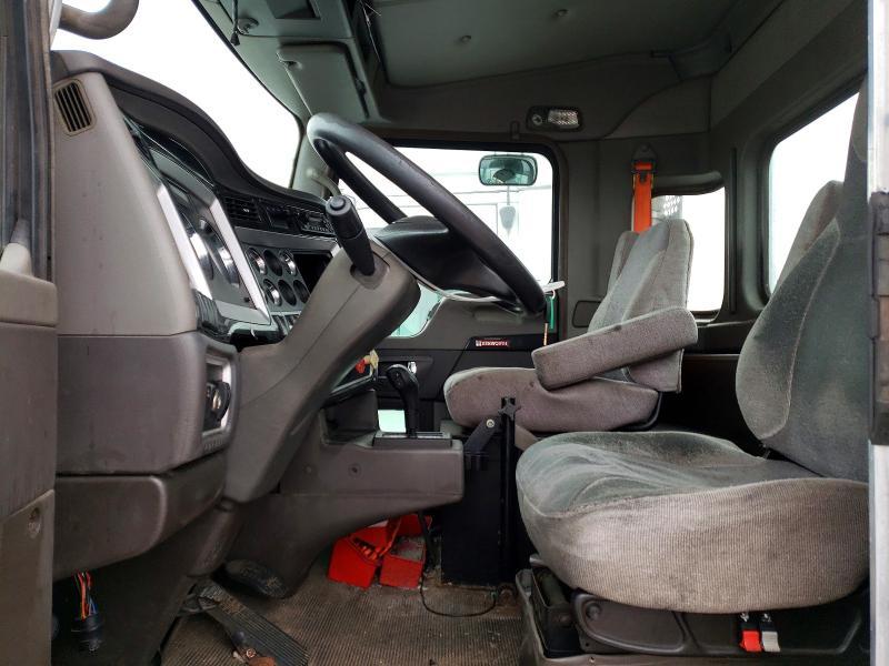 2014 Kenworth T440 Semi Truck