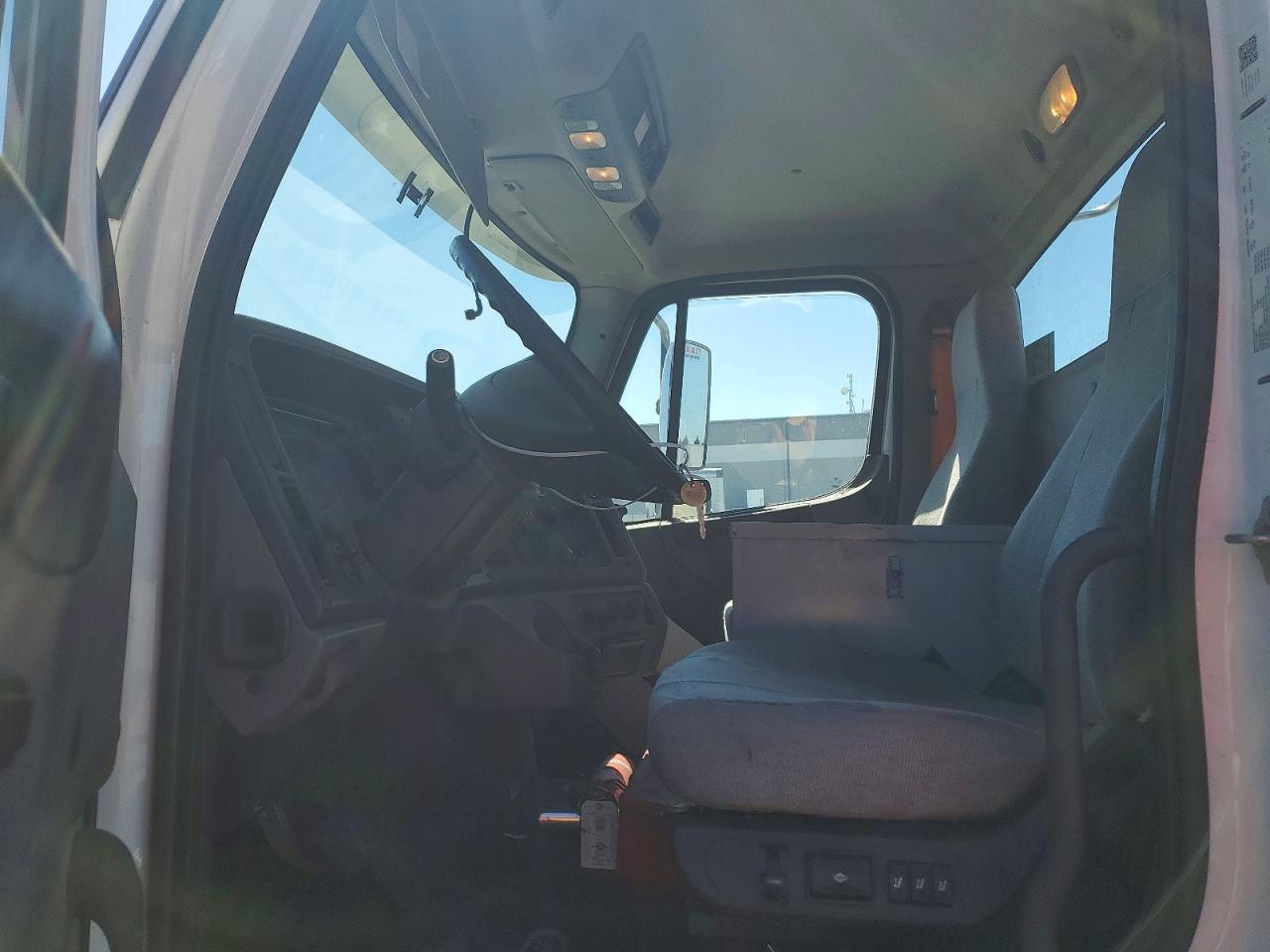 2019 Freightliner Business Class M2 Semi Truck