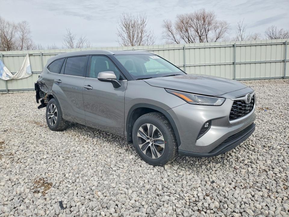 2026 Toyota Highlander xle