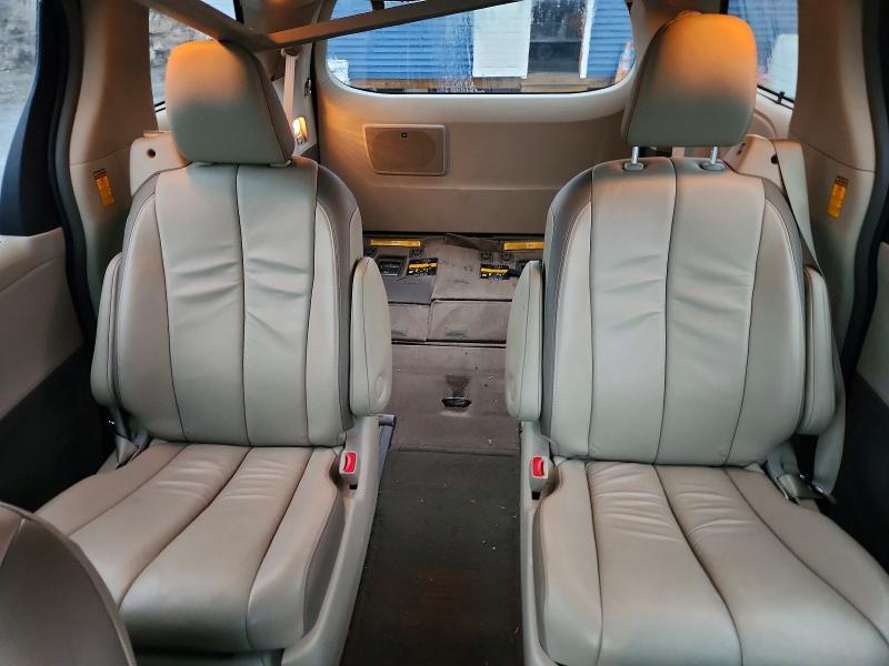 2014 Toyota Sienna Limited 7-passenger