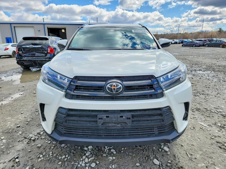 2019 Toyota Highlander se