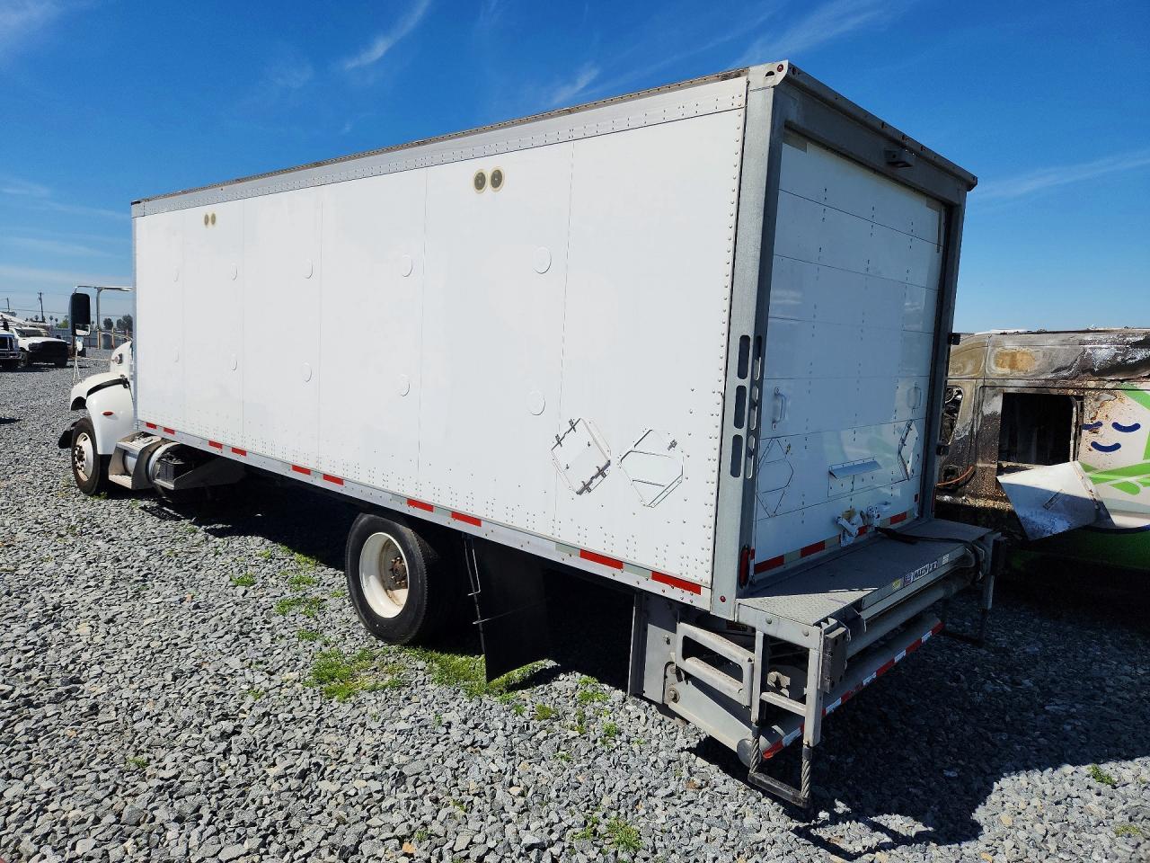 2019 Peterbilt 348 BOX Truck