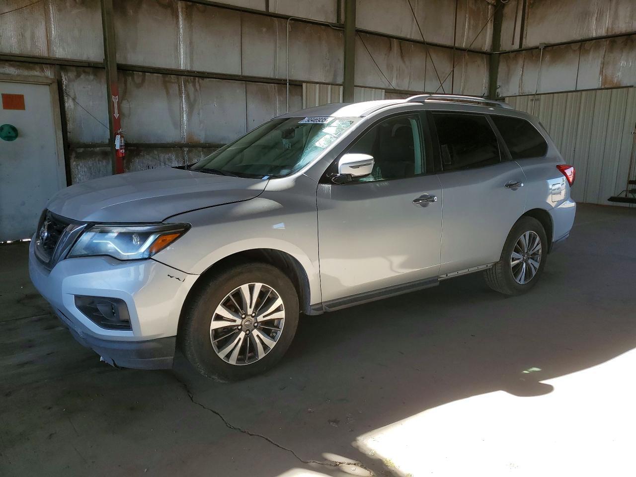 2017 Nissan Pathfinder sv