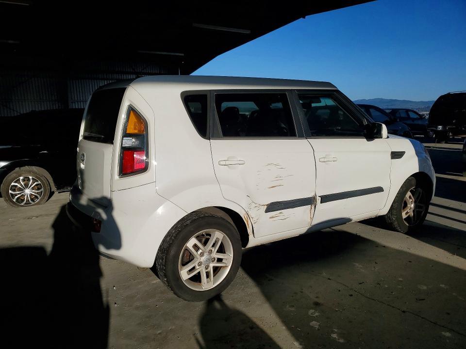2011 KIA Soul +