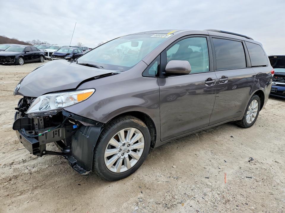 2013 Toyota Sienna le 7-passenger