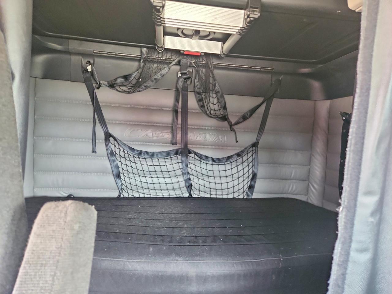 2022 Freigliner 2022 Freightliner Cascadia 126 Semi Truck