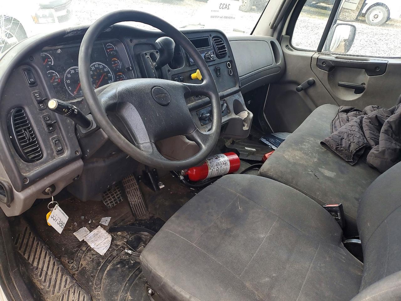 2020 Freigliner 2020 Freightliner Business Class M2 BOX Truck