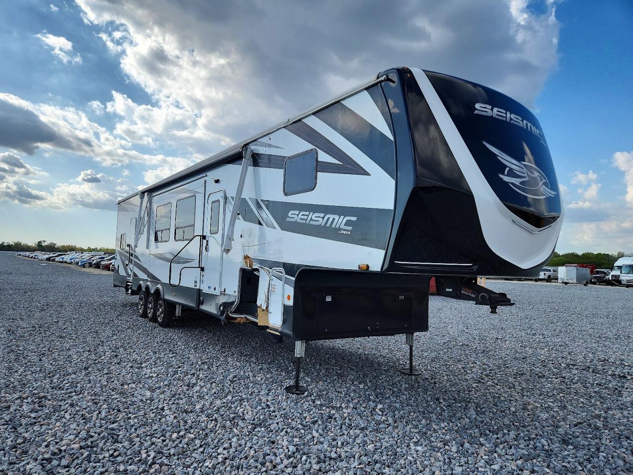 2023 Jayco Seismic Camper