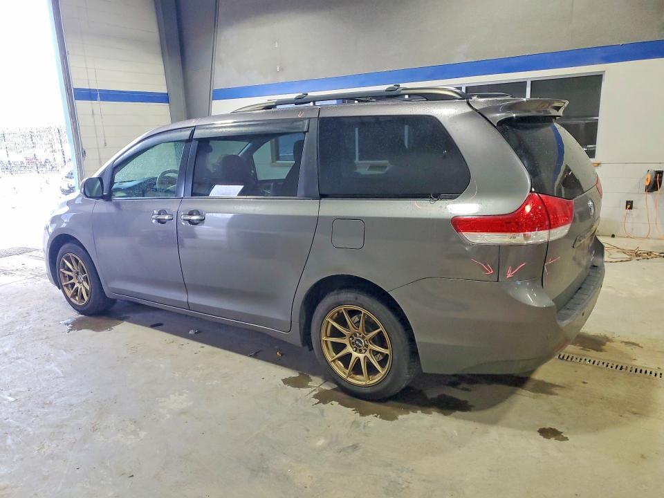 2014 Toyota Sienna xle 7-passenger
