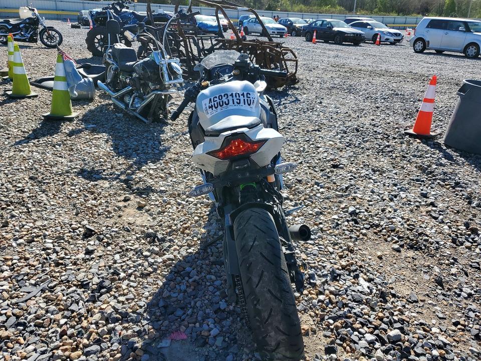 2025 Kawasaki ZX400 S