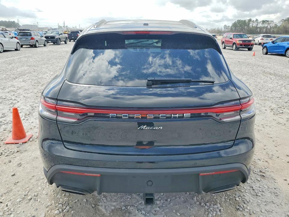 2025 Porsche Macan Base