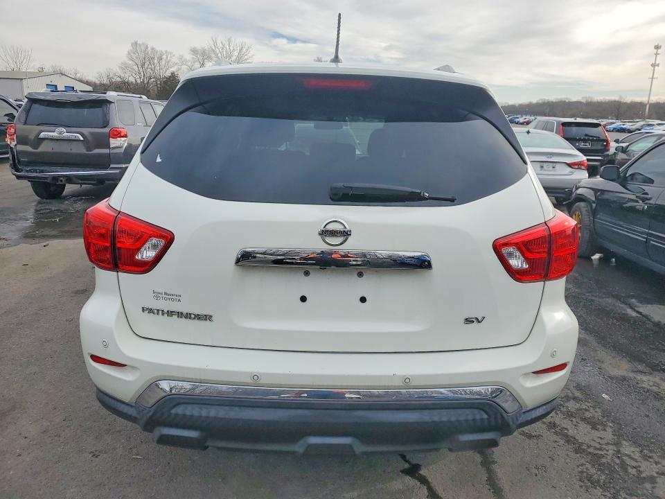 2018 Nissan Pathfinder sv