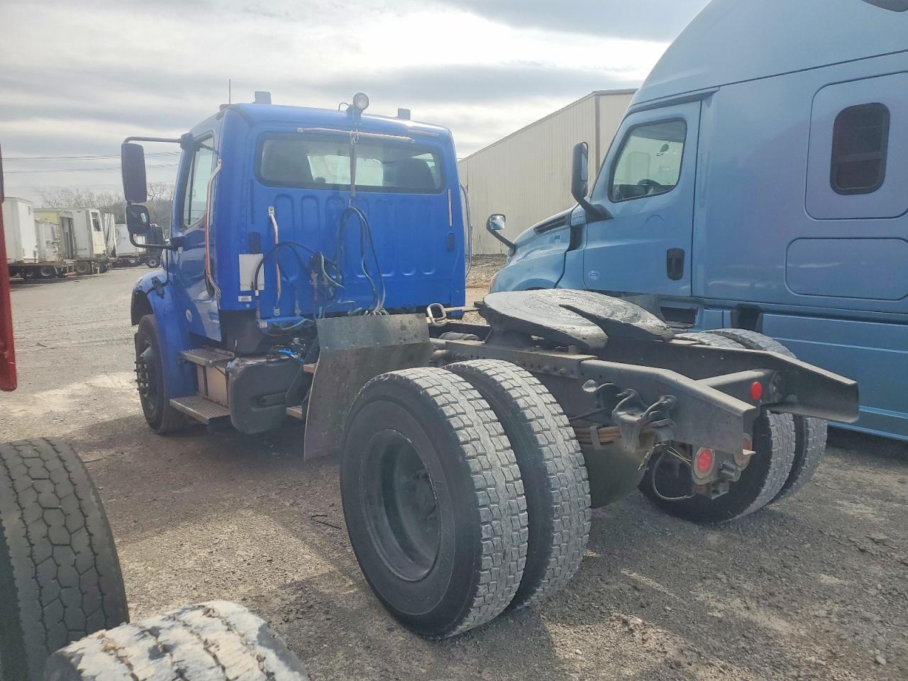 2015 Freightliner Business Class M2 Semi Truck