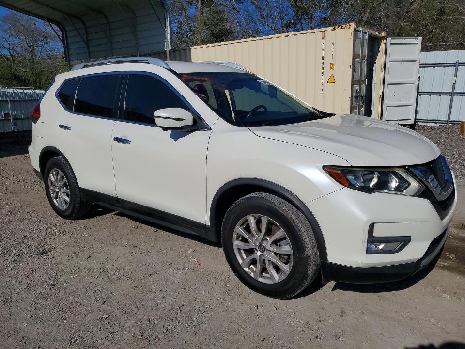 2017 Nissan Rogue sv